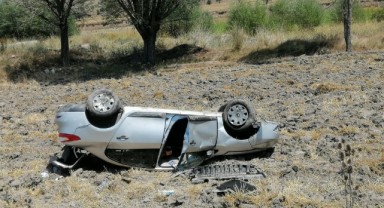 Takla atan otomobilde 3 kişi yaralandı