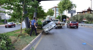 Takla atan otomobilin sürücüsü yaralandı