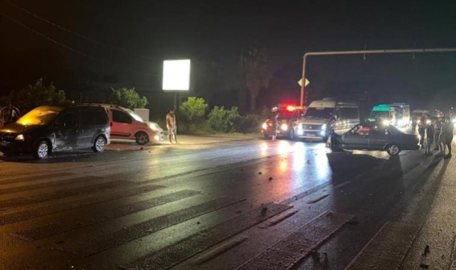 U dönüşü yapan araç kazaya yol açtı: 2 yaralı