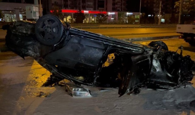 Yerde sürüklenen araç alev aldı, 2 kişi kıl payı kurtuldu