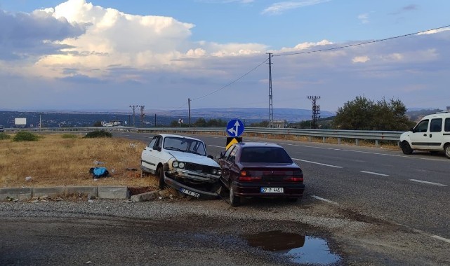 Adıyaman’da iki otomobil çarpıştı: 4 yaralı