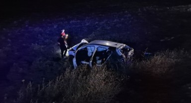 Ağaca çarpan otomobil takla attı, sürücü ölümden döndü