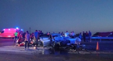 Antalya'da feci kaza: 3 ölü, 3 yaralı