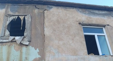 Depremin merkezindeki köyde evlerde çatlak oluştu