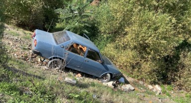 Dereye uçan otomobilden burnu bile kanamadan çıktı