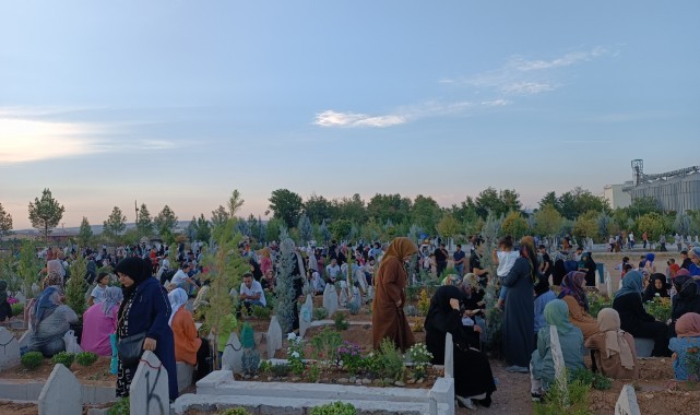 Dilencilerin yeni gözdesi mezarlar oldu