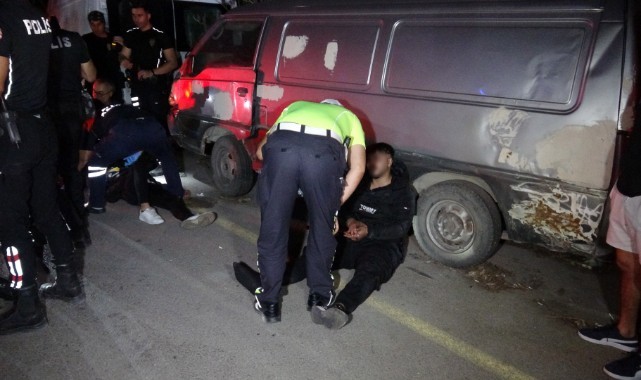 Dur ihtarına uymayan motosikletli kaza geçirdi: 1'i ağır 2 yaralı