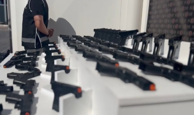 Durdurulan 3 araçtan 101 adet tabanca çıktı