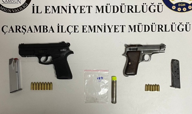 Durdurulan araçta silah ve uyuşturucu ele geçti: 3 gözaltı