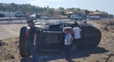 Elazığ'da otomobil şarampole devrildi: 7 yaralı