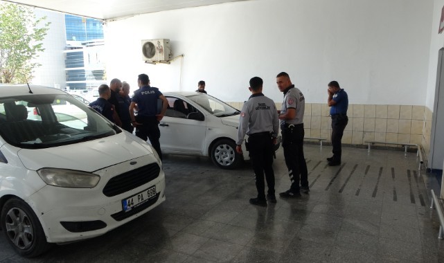 Eşini araç içerisinde silahla vurup polise teslim oldu