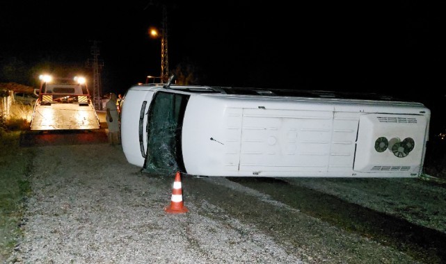Fındık işçilerini taşıyan minibüs devrildi: 18 yaralı