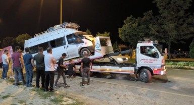 İşçileri taşıyan minibüs kaza yaptı: 4 yaralı