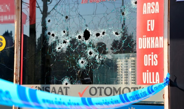 İşyeri kurşunlandı, yol savaş alanına döndü