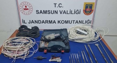 Jandarma kaçak kazı yapan 2 kişiyi yakaladı