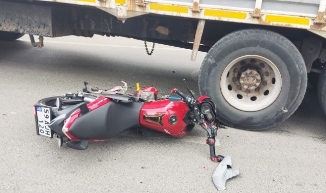 Kamyona çarpan motosiklet sürücüsü ağır yaralandı