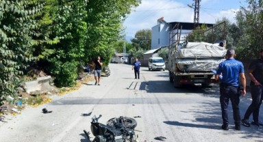 Kamyonet ile motosiklet çarpıştı: 1 yaralı