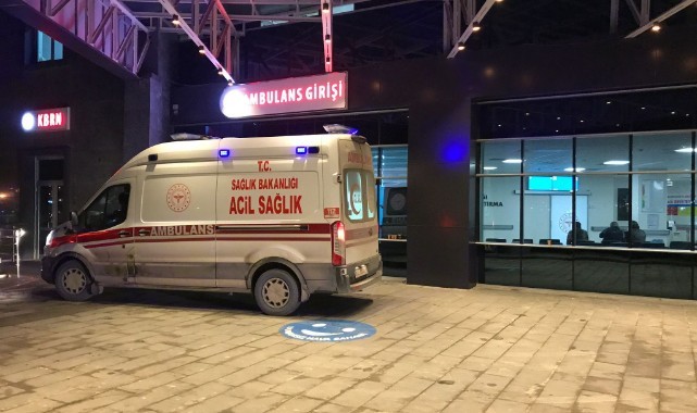 Kamyonet ile otomobil çarpıştı: 1 kişi yaralandı