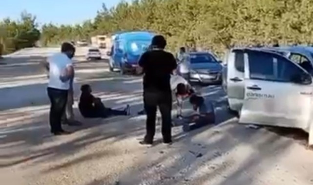 Kamyonet ile otomobil kafa kafaya çarptı: 6 yaralı