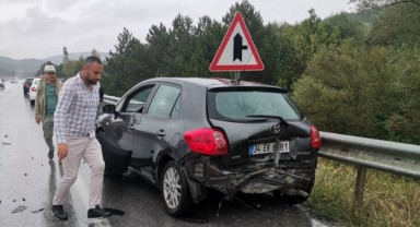 Karayolunda iki otomobil çarpıştı: 1 yaralı