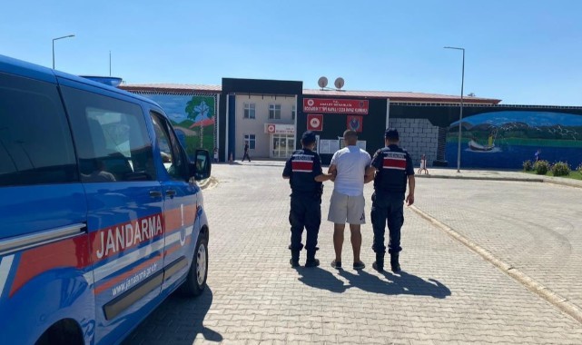 Kasten yaralama suçundan aranan şahsı jandarmadan kaçamadı
