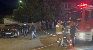 Kayganlaşan yolda otomobil tıra çarptı: 1 ölü