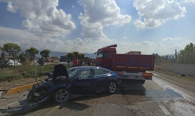 Konya'da otomobil ile tır çarpıştı: 2 yaralı