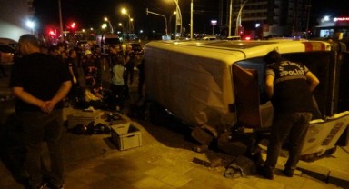 Malatya'da otomobil ile işçi servisi çarpıştı! 1 ölü, 13 yaralı