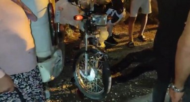 Motosiklet minibüse çarptı: Baba kız yaralandı