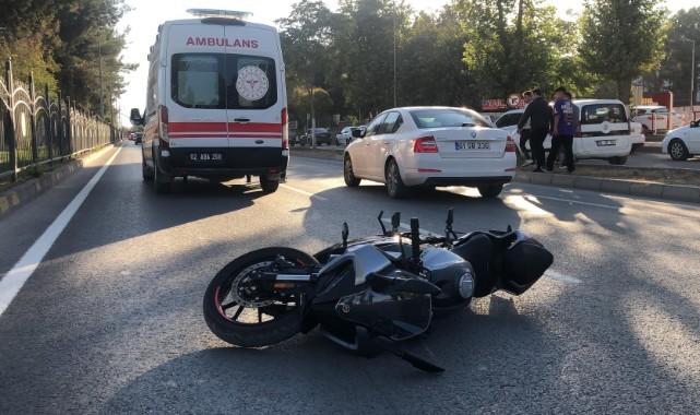 Motosiklet öğrenciye çarptı: 1 yaralı