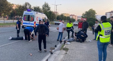 Motosiklet yayaya çarptı: 2 yaralı