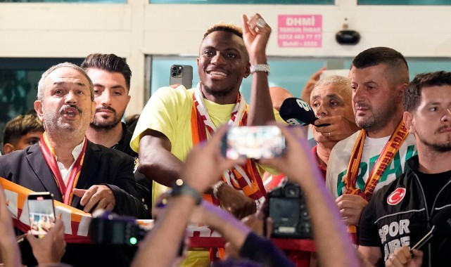 Napoli, Osimhen'in sözleşmesini 2027 yılına kadar uzattı