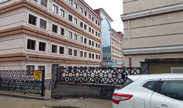 Okulun 4. katından merdiven boşluğuna düşen çocuk hayatını kaybetti