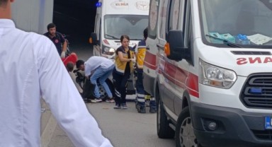Otomobil bariyerlere çarptı: 3 yaralı