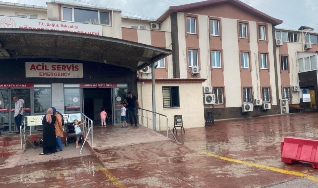 Otomobil bariyerlere ok gibi saplandı: 1 ölü, 2 yaralı