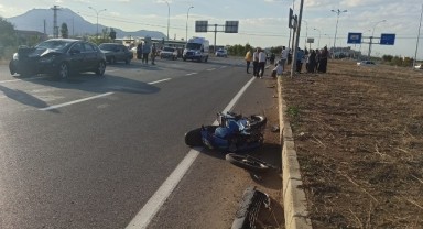 Otomobil ile motosiklet çarpıştı: 2 ağır yaralı