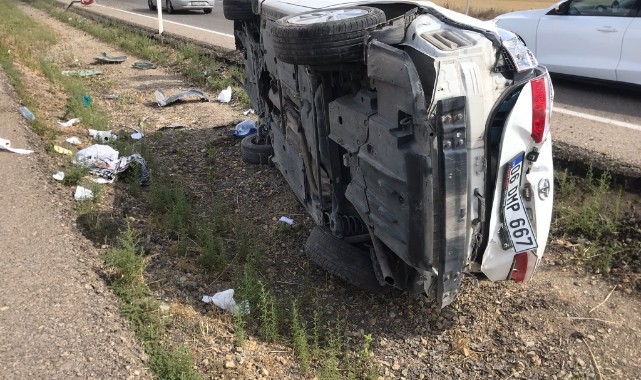Otomobil takla atarak refüje devrildi: 5 yaralı