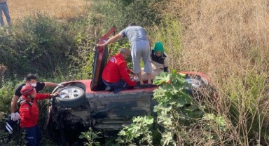 Otomobil yoldan çıkarak yan yattı: 1 yaralı
