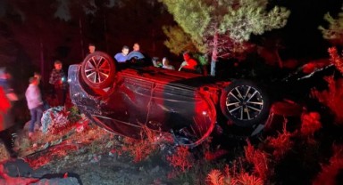Otomobilin cam tavanından fırlayan sürücü ağır yaralandı