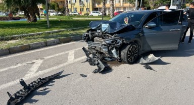 Otomobille çarpışan motosikletteki 3 kişi yaralandı