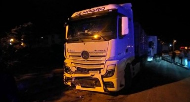 Park halinde freni boşalan tır 5 araca çarptı: 1 yaralı