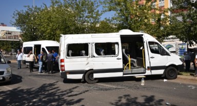 Şanlıurfa'da iki araç çarpıştı! Çok sayıda kişi yaralandı