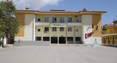 Şanlıurfa’da inşaat atıkları ile okul duvarlarına sanat işlendi!