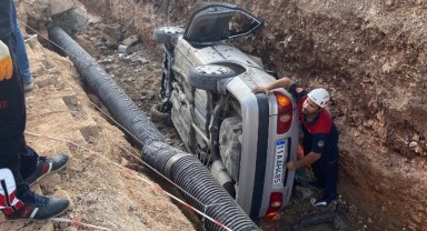 Şanlıurfa’da otomobil çukura düştü! 1 yaralı