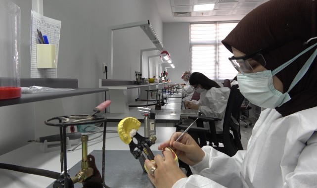 Şanlıurfa’nın En Büyük Diş Protez Laboratuvarı Hizmete Girdi