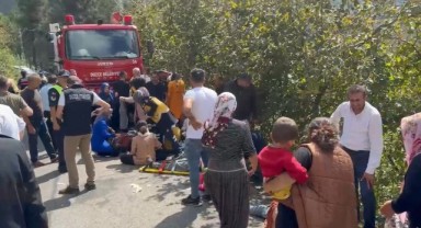 Şanlıurfa plakalı araç uçuruma yuvarlandı! 3'ü ağır 22 tarım işçisi yaralandı