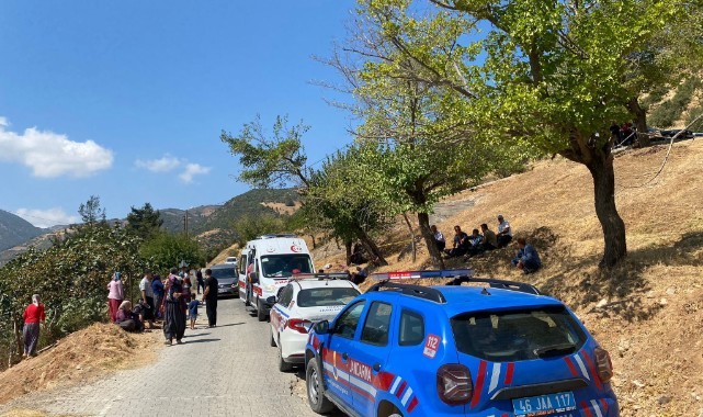 Sepetli motosiklet yoldan çıkarak devrildi: 1 ölü, 2 yaralı