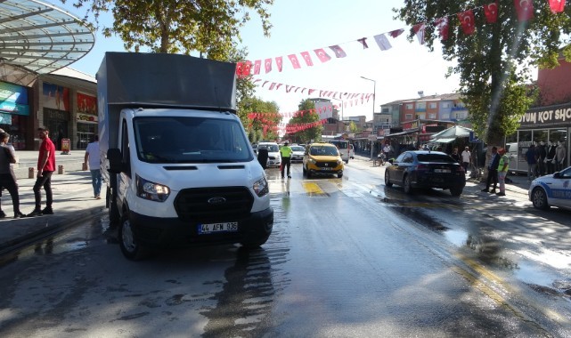 Servis aracının çarptığı yaya ağır yaralandı