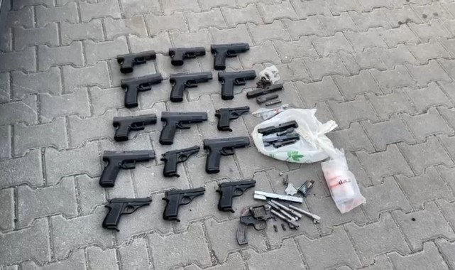 Şüpheli araçta 15 tabanca ele geçirildi