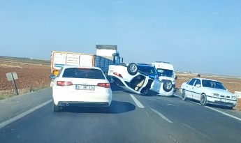 Suruç karayolunda kaza: bir kişi yaralandı, trafik aksadı